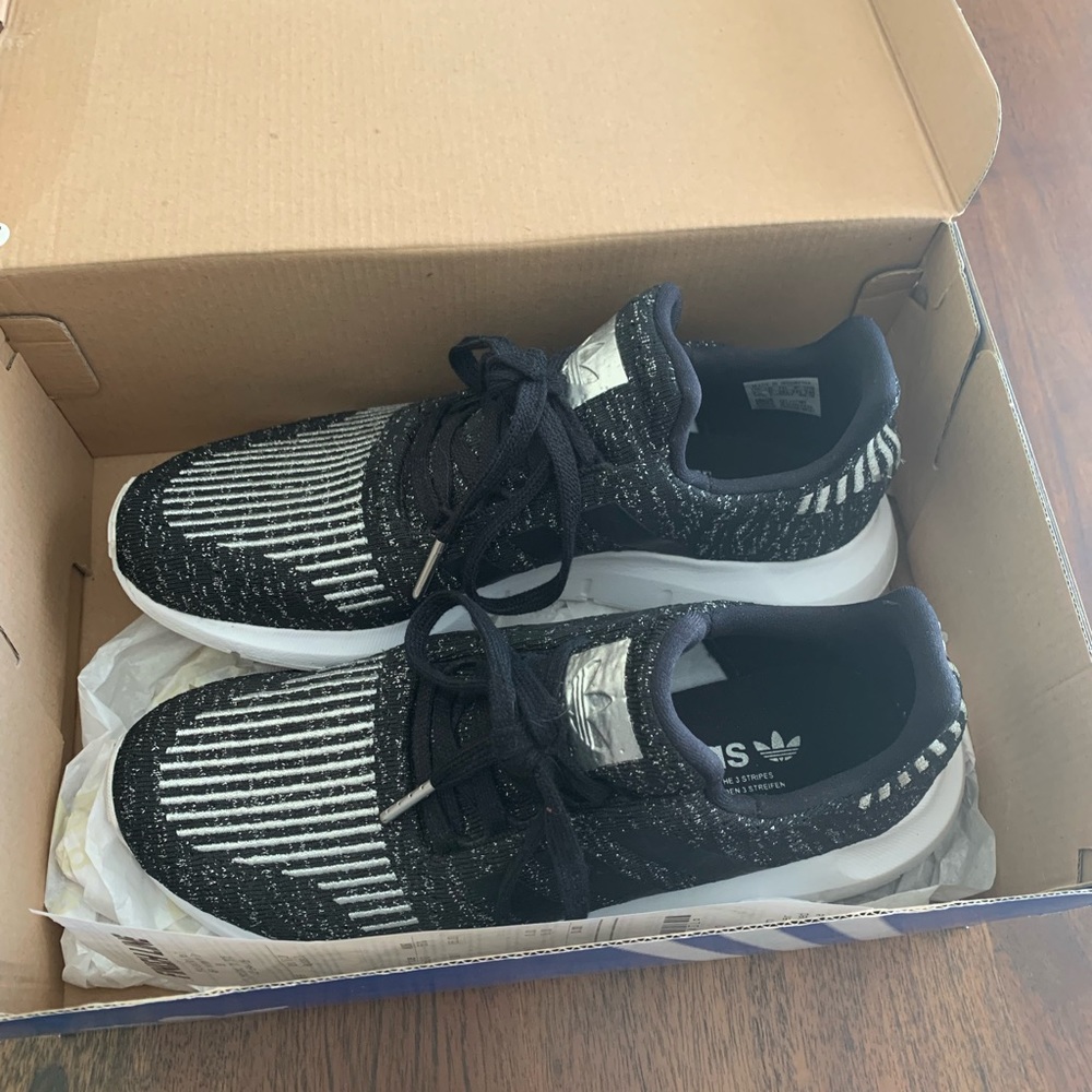 Adidas Sneakers 7.5